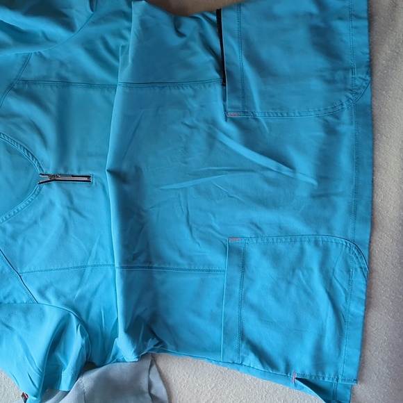 Scrub Set - Picture 2 of 3